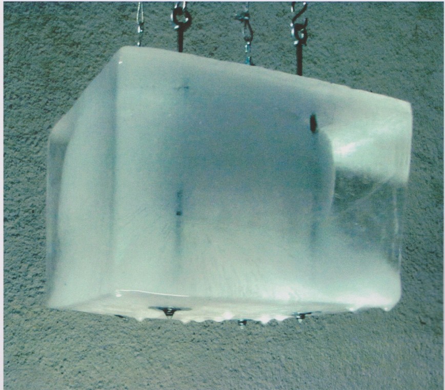 deriu mezzapelle do not touch, blocco di ghiaccio sospeso2