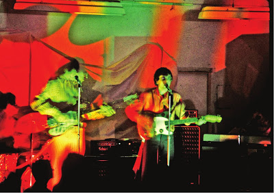 1966 11 18 Hornsey College of Art Graham Keen 01b, Pink floyd con il loro show di luci