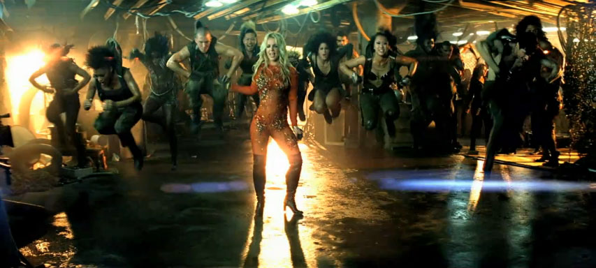 Britney_Spears-Till_The_World_Ends-music_video-17
