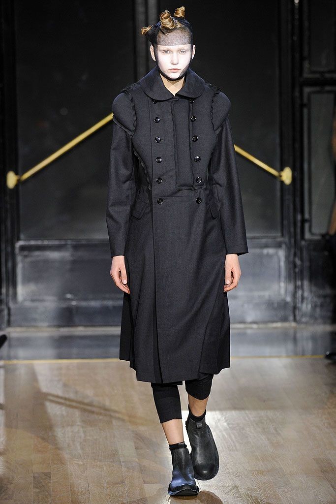 Comme des Garçons Fall 2010 Ready-to-Wear 15, via vogue.com