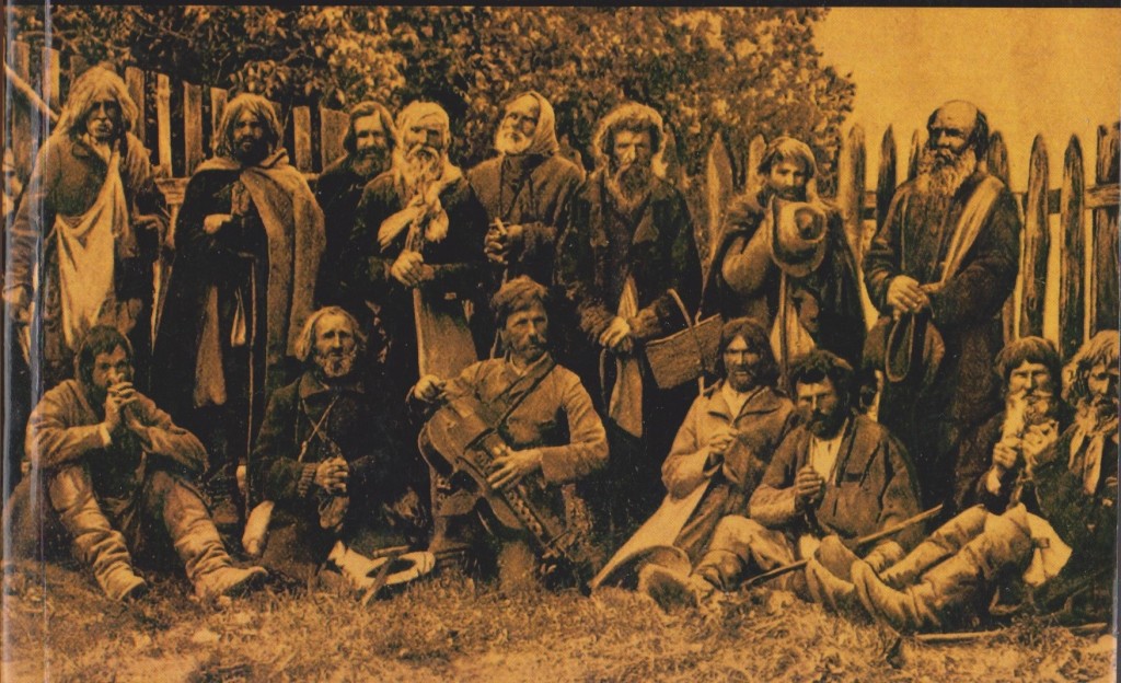 mendicanti erranti vicino Sandomierz, 1897, fot. Pawlowski,  via dziady di piotr grochowski, edizioni paralele