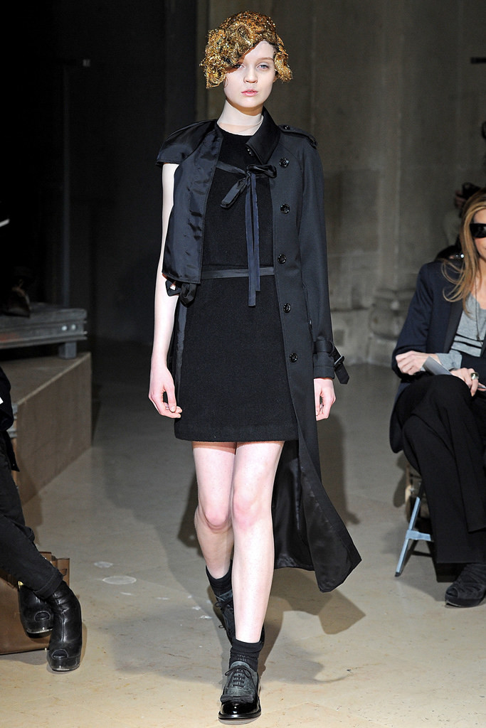 Comme des Garçons Fall 2011 Ready-to-Wear - Collection, 17, via vogue.com