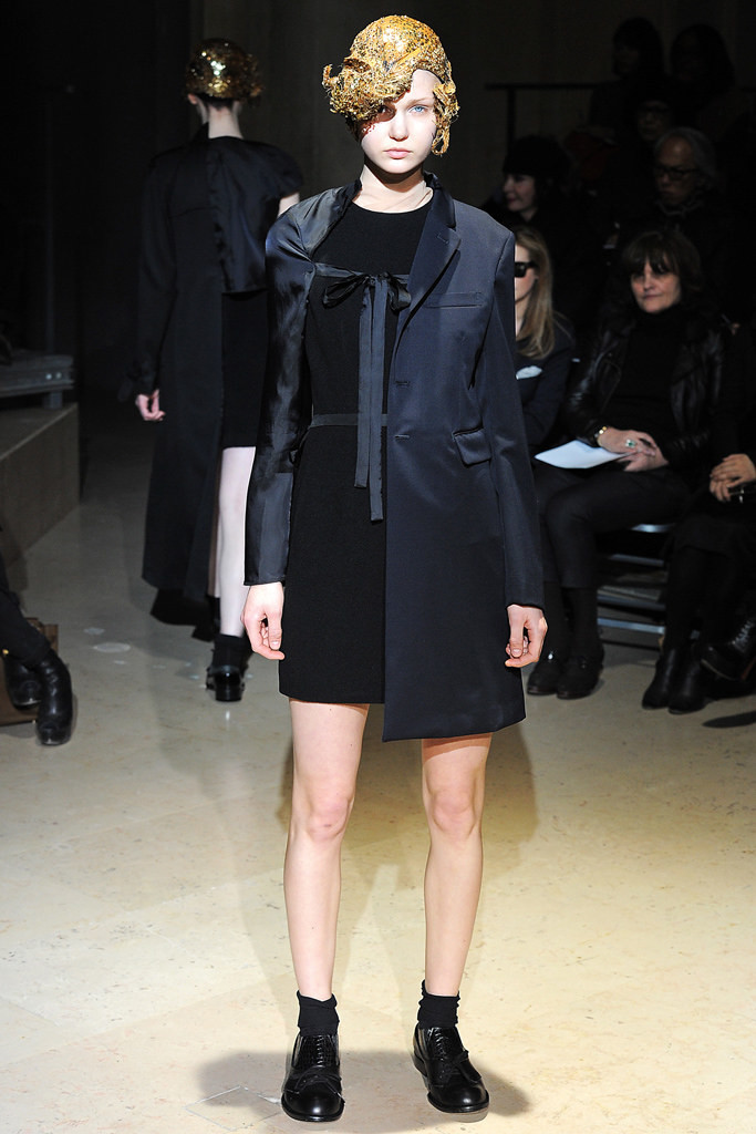 Comme des Garçons Fall 2011 Ready-to-Wear - Collection, 18, via vogue.com