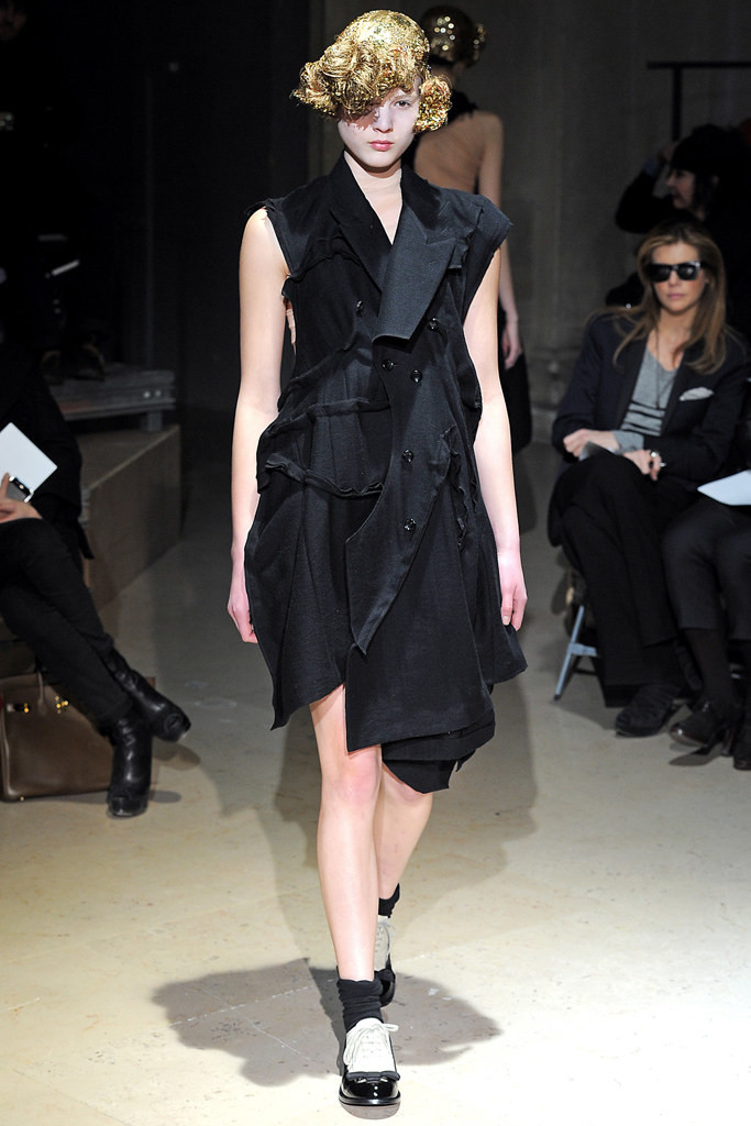 Comme des Garçons Fall 2011 Ready-to-Wear - Collection, 32, via vogue.com