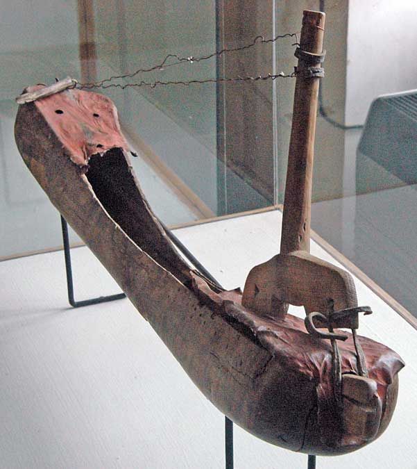 Strumento musicale simile a un’arpa. Pazyryk, Altai, Tomba no. 2, 300-290 a.C.
