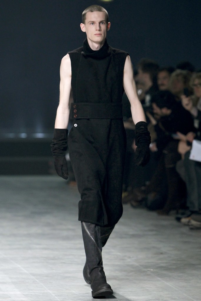 rick-owens-fall-2011-man-3