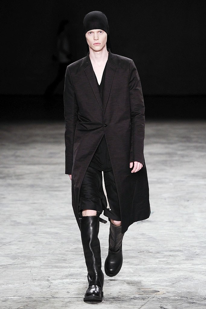 rick-owens-spring-2011-man-2