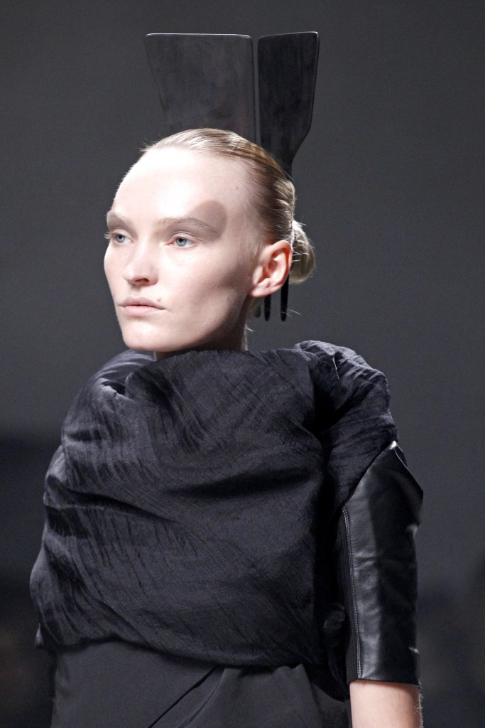 rick-owens-ss-2011-asia-bugajska