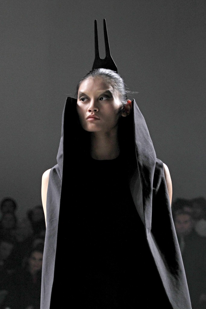 rick-owens-ss-2011-ming-xi