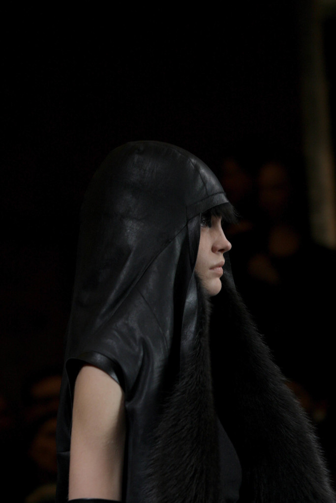 rick-owens-fw-2010-heidi-mount