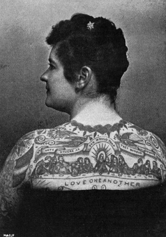 Emma de Burgh 33 prime donne tatuate