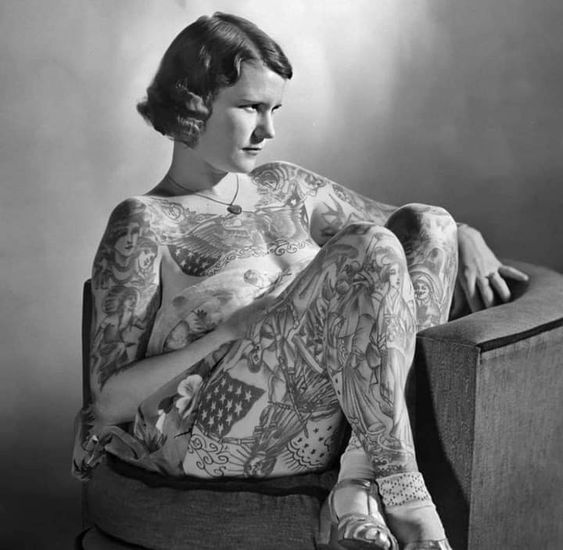La Seconda Generazione di Donne Tatuate